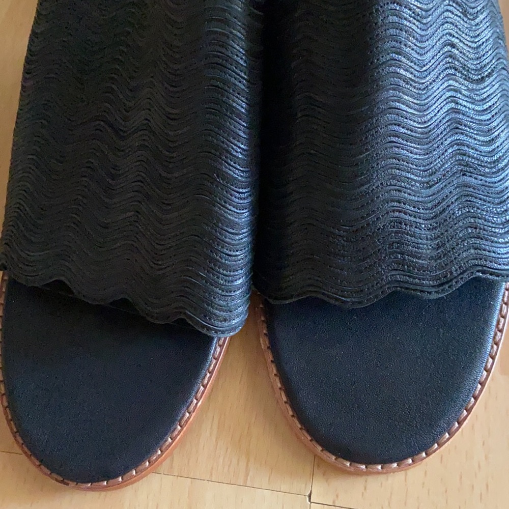 Frye NWOT - Picture 8 of 10